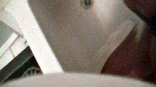 拜托，不要在我的脸上和我的嘴里！