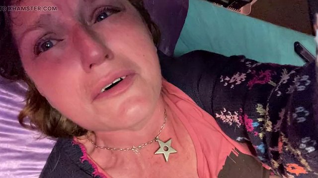 Mom's golden nectar keeps cumming and cumming as she jerks off for the first time at 40!