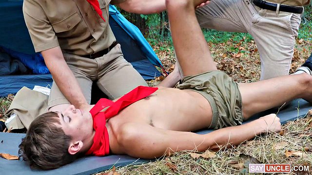 Scout boys mix up perversions in nature during a hot threesome