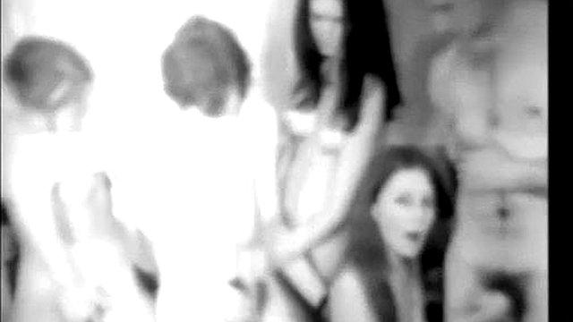 Lezioni di sesso universitario (USA intorno al 1968) (AI upscaled 720p LB) Vecchio loop raro: porno