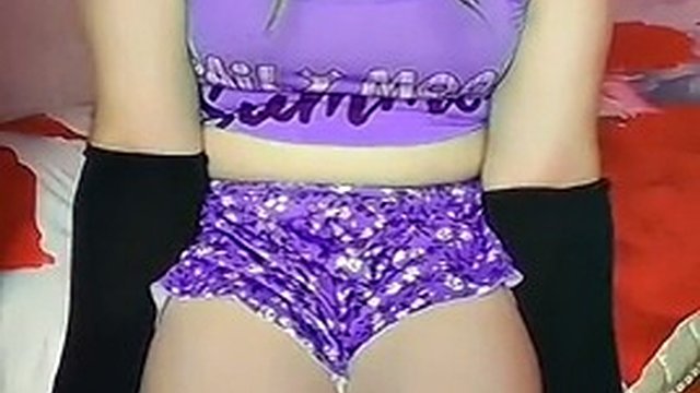 FIGA SISSY. Leccare il corpo di un ladyboy dolce e carino, trans bianco e travestito BBW arrapato