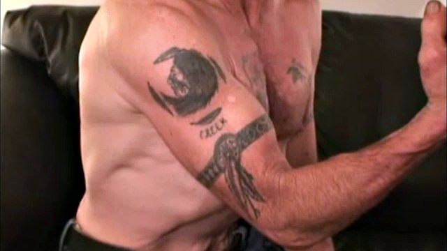 Rob shares a place with Country, but doesn't give up on what could be going on between the two. He's 44 years old, 5'8", 160lbs, and works in construction.