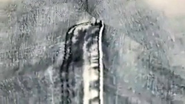 J'essaie d'aller aux toilettes avant de perdre le contrôle et de tremper mon jean skinny préféré en POV.
