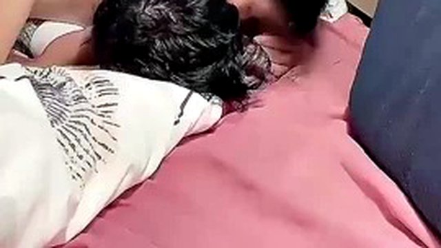 The beautiful young woman with big tits comes up and feeds her, kisses her hard and makes her pussy licked. She takes off her panties and takes the initiative to ride on top of her. Her big breasts are gushing. The live broadcast is not enough after she is finished.