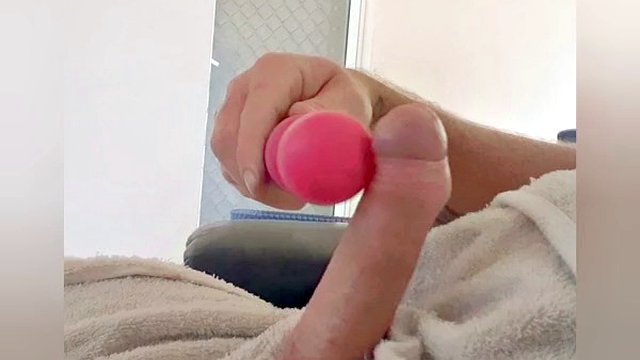 Squirting piss and cumming