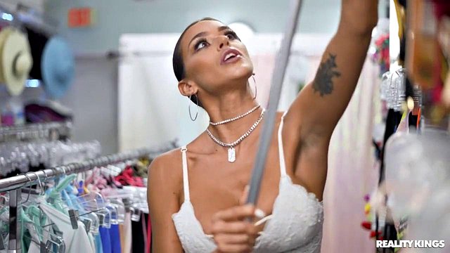 Gia Ohmy and Armani Black Lick Each Other Naked After Sighting