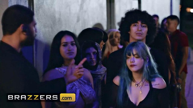 BRAZZERS - Luna Star ve Kiralık Arkadaşı Kelsi Monroe, JMac'in Sikini Baştan Çıkarma ve Yok Etme Görevlerini Tamamladı