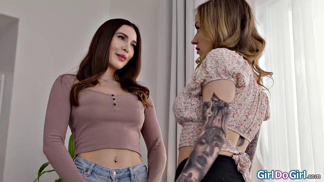Lesbian Ass-Licking Face-Sitting On Couch With Anna Claire Clouds