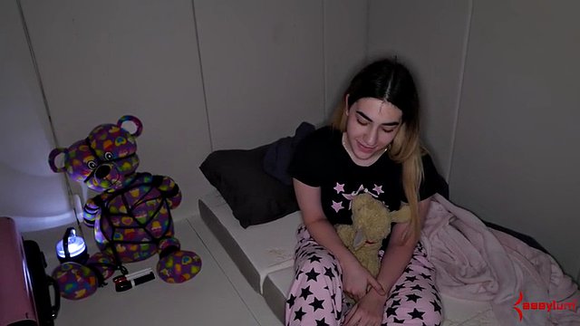 Assylim teen Lexi Gray tied up and sucks