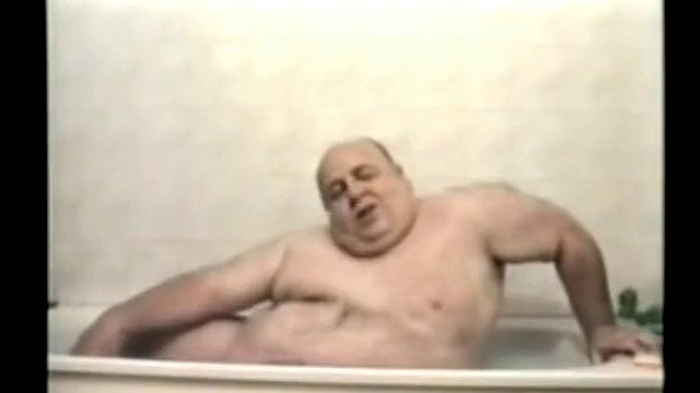Frank in the bath