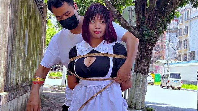 bondage cinese all'aperto