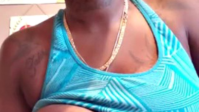 Dreadlocked Ebony reviews the breast pump