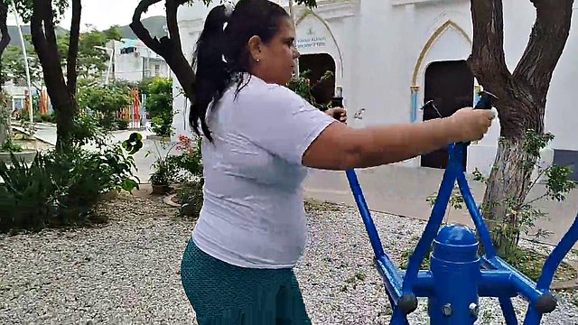 Mollige Latina! Am Ende hat sie harten Sex mit ihrer besten Freundin, weil ihr Freund auf der Arbeit ist