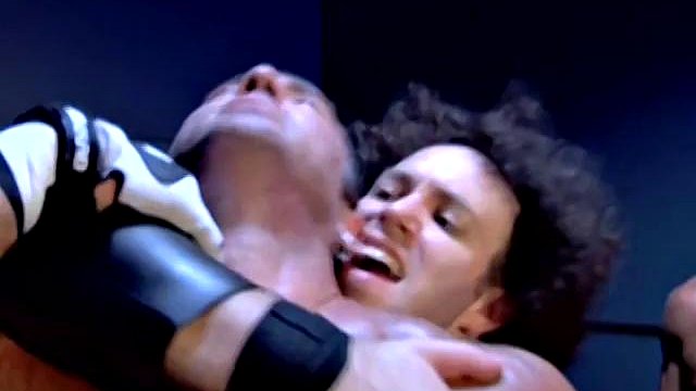 Domination du lutteur Bryce - Bryce Pierce, Rojer Beaumont & Luca Ciccone