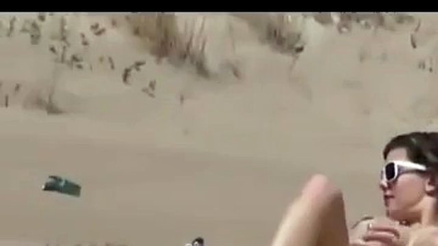Öffentliche Sexparty am FKK-Strand