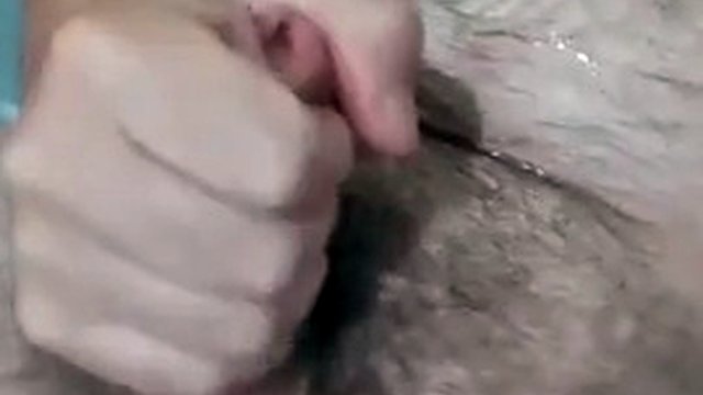 VID_353 Mi masturbo e mi piscio in bocca (3min)