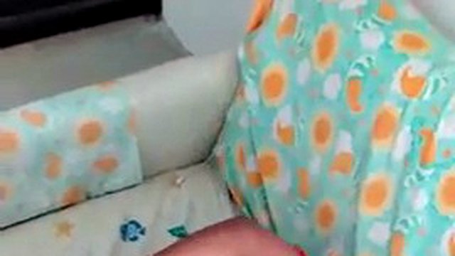 La riche maman latine de PUERTO RICO ne supporte pas la séduction de son mari et le baise durement sur les meubles du salon