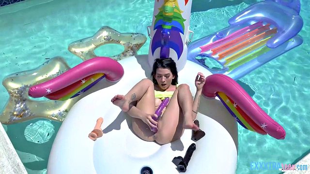 ライリー・ジーンのプールサイド・ハードコア