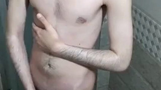 Masturbazione e sborrata durante il bagno e la doccia, bagno amatoriale iraniano nudo, parte 2 (Danieltp2002)