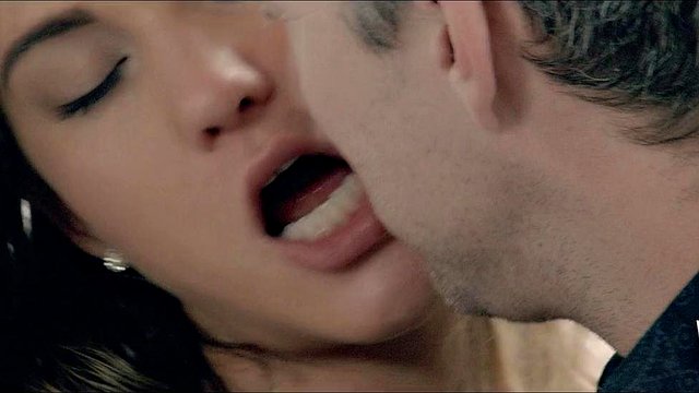Brunette Teen Naomi Bennet Delivers Epic Close-Up Blowjob That Exceeds Her Wildest Expectations