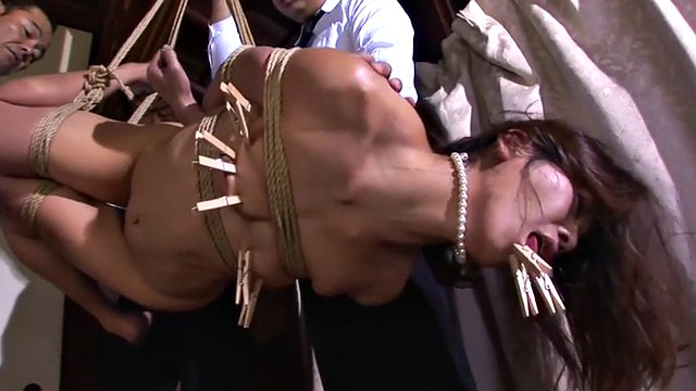 il brutale tormento bdsm fa urlare la ragazza asiatica aoi wajo nell'orgasmo