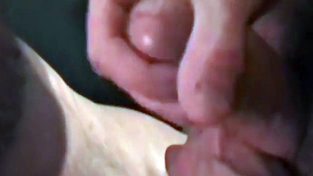 Echter deutscher DILF, der seinen Freund anal bumst