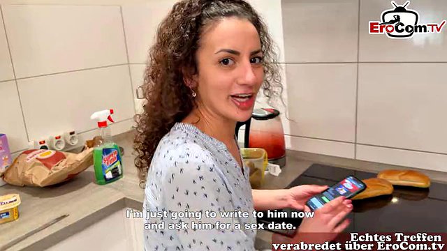 Tyske Milf Next Door gjør EroCom-sexmøte på kjøkkenet hennes