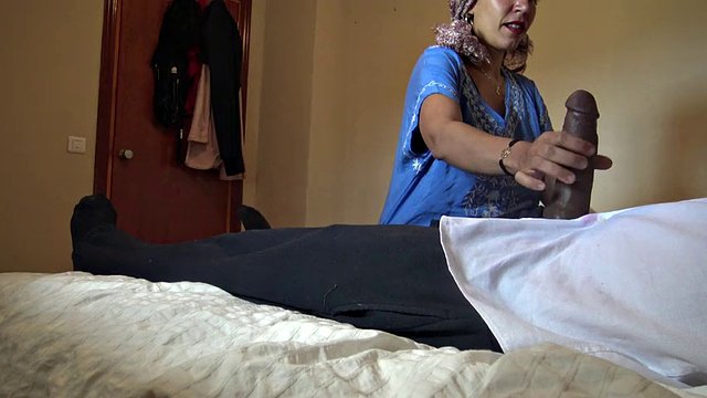 نوار سکس MBAPPE!!! خدمتکار الجزایری وقتی خروس بزرگ سیاه خود را بیرون می آورد، شوکه می شود