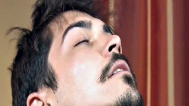 barba str8 ragazzo scopa giocattolo e si masturba
