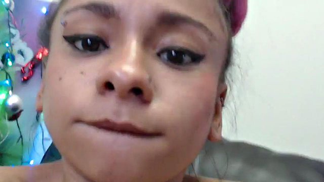midget squirting close-up on webcam