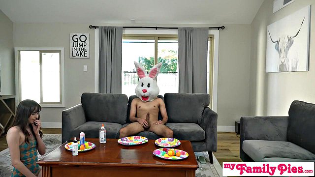 Hentai Cosplay Brunette Lana Smalls Begs Mr. Easter Bunny for Fingering