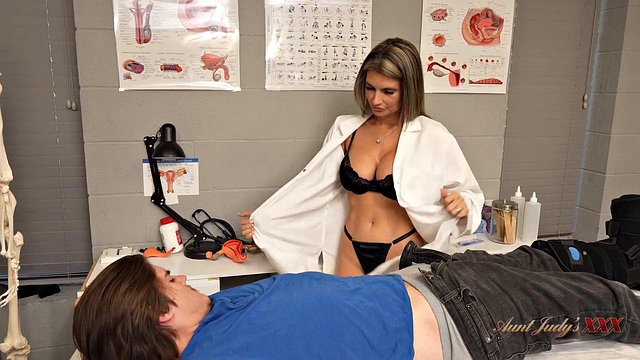 Doctor's Office Blowjob: Blonde in Lingerie
