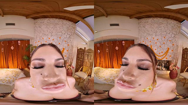 Vivienne De Silva와 함께 세상을 구하는 공주로 오르가즘 세션에 참여하세요