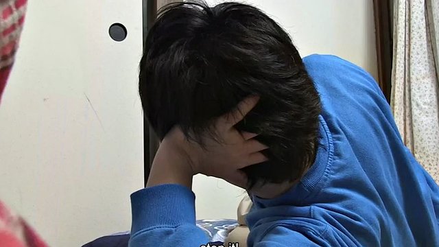 Ο stepbro επιτίθεται στο μουνί του stepsis mai shimizu με τη γλώσσα και τα δάχτυλά του