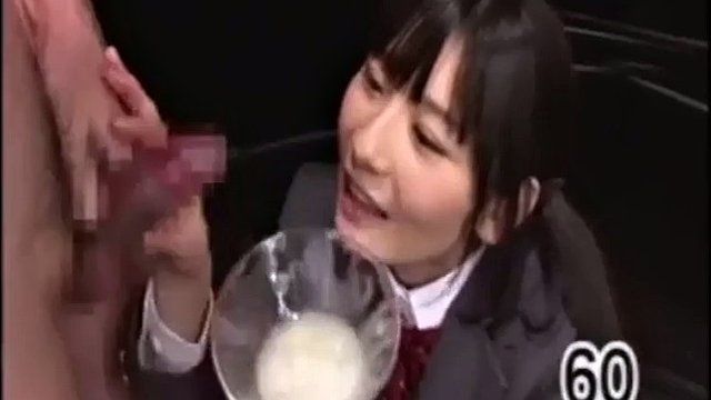 A gracinha japonesa come muita porra. Goku
