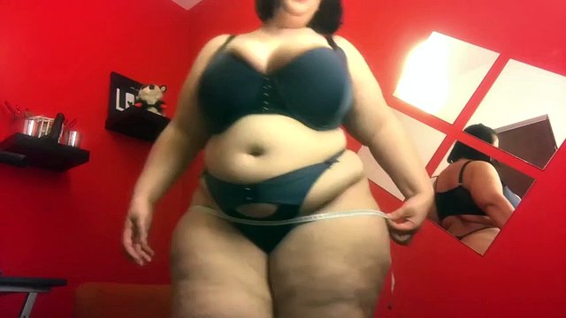 Curvy Cocktease