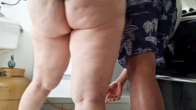 UtopianHumor507 Tombul Çocuğun Açgözlü Pisliğini Vurmak İçin Azgın Damlıyor