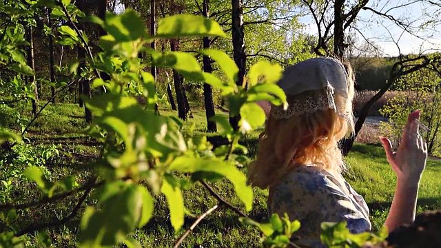Orgasmos de fumar da garota loira da vila
