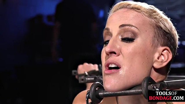 Electrosex sottoposti a piccolo skank in legato