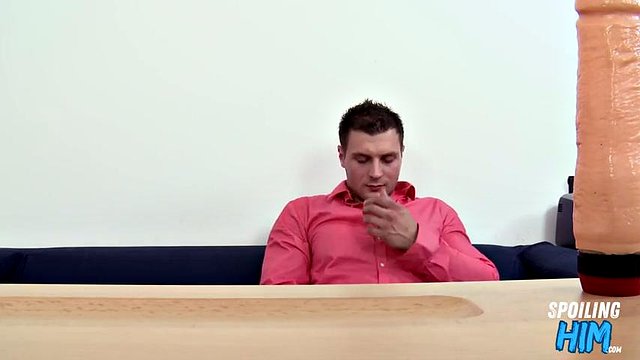 άτακτος Twink Deepthroating στο Casting