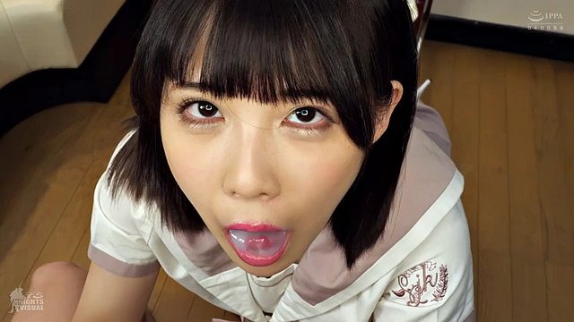 Una ragazza giapponese inghiotte sborrate. Gokkun!!!