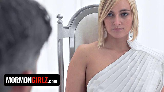 Mormon tenåringsskjønnheter Kasey Warner, Kate England og Riley Reyes slikkepuser