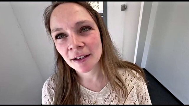 Η κρίση μετρητών στο γερμανικό γραφείο του Saskialove87 πυροδοτεί λεσβίες σκυλιών