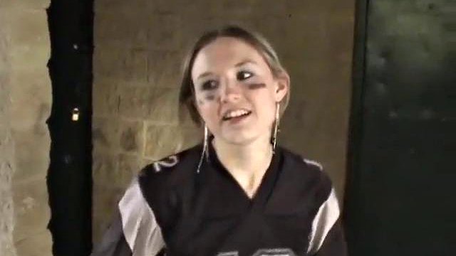 Adolescente tesão Kitty Karsen se toca ao ar livre