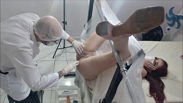 Gynekolog brukte bedøvelsesgel for å undersøke den unge kvinnen
