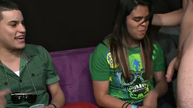 Público amador desgraçados dando a cabeça