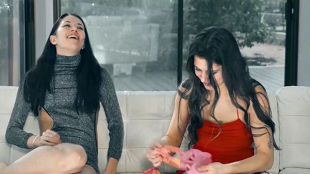 Alex Coal Scissors Petite Leah Gotti On Valentines Day