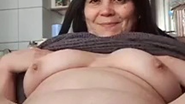 wife showing her pussy to the neighbor, I want to fuck