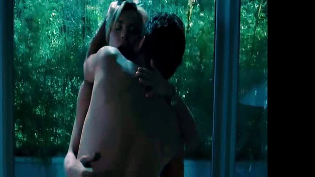 Adorable l shows off her fuckable body and tits