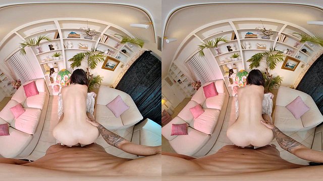 巨乳哥特 Asteria Jade 会对你进行一次适当的测试，看看你是否真的喜欢她